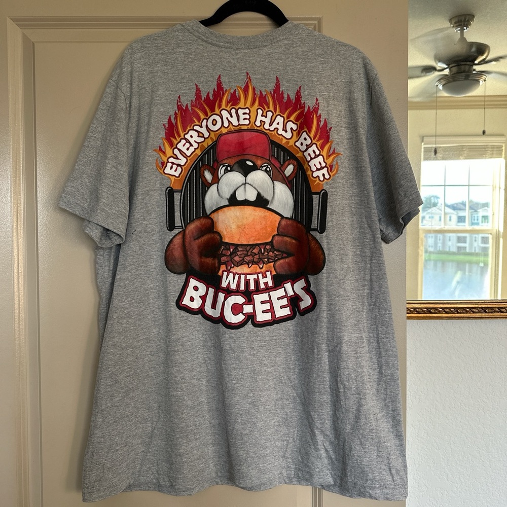 Everyone Has Beef With Buc-ees t shirt